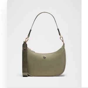 NWT City Essentials Small Shoulder Bag 3L in Bay Leaf